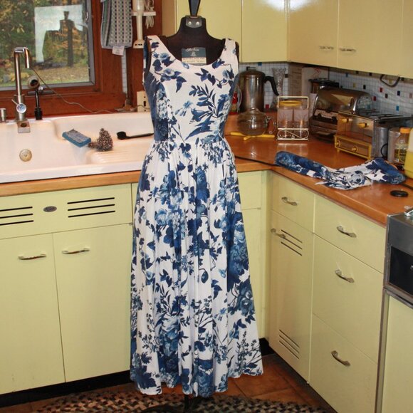 Outback Red Flowered Dress - Picture 4 of 8